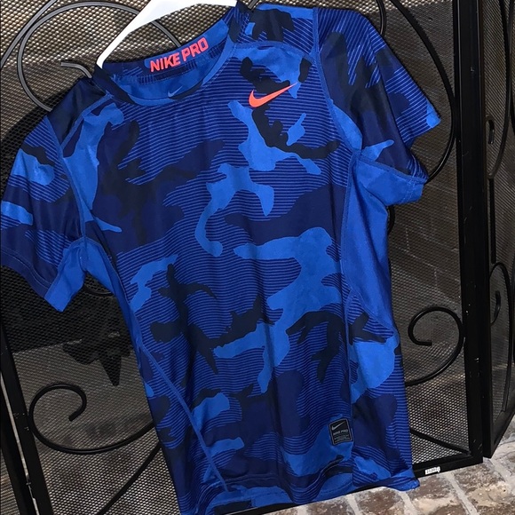 Nike T-shirt - Picture 1 of 3